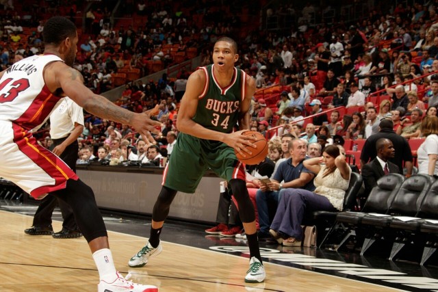 官宣:鹈鹕提前续约阿尔瓦拉多 新合同2年900万