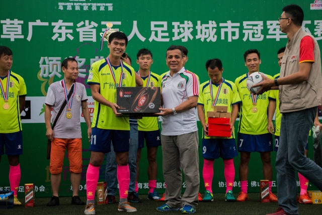 曾凡博17分首钢力克青岛 邹阳16+10福建胜江苏